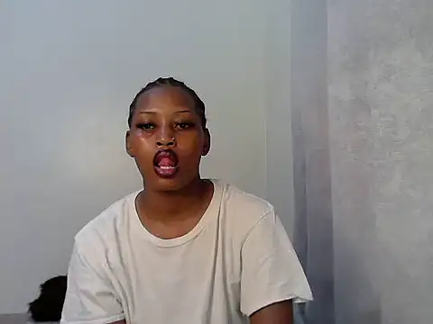 Snapshot of Sweet_Vinkah chatting on 04/13/26, 06:23 Sweet Vinkah online show from 04/13/26, 06:23