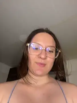 Snapshot of livgomez chatting on 02/23/25, 01:24 livgomez online show from 02/23/25, 01:24