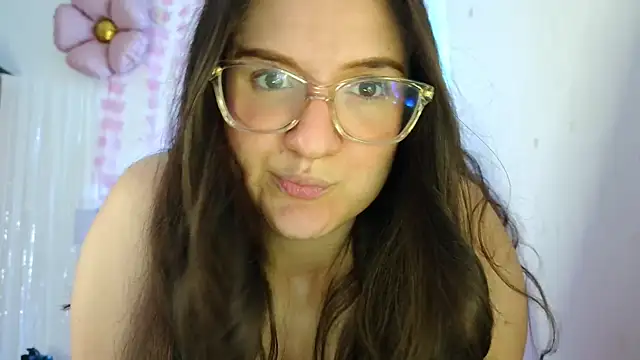 Snapshot of livgomez chatting on 09/14/25, 03:01 livgomez online show from 09/14/25, 03:01