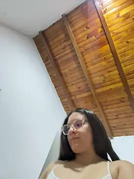 Snapshot of livgomez chatting on 02/27/25, 02:14 livgomez online show from 02/27/25, 02:14