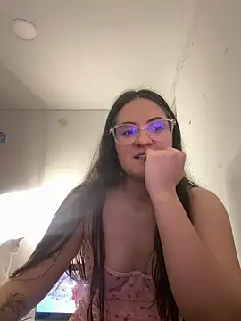 Snapshot of livgomez chatting on 02/26/25, 01:36 livgomez online show from 02/26/25, 01:36