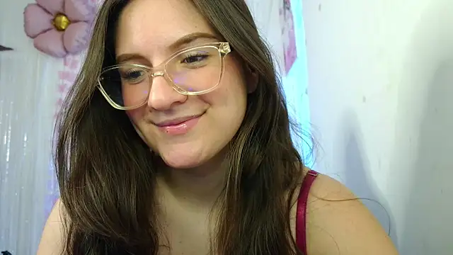 Snapshot of livgomez chatting on 09/21/25, 12:10 livgomez online show from 09/21/25, 12:10
