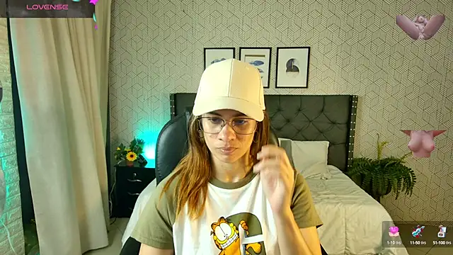 Snapshot of sussy__stone chatting on 01/08/25, 06:09 sussy stone online show from 01/08/25, 06:09