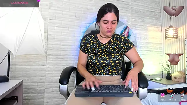 sussy  stone online show from 04/04/26, 12:01