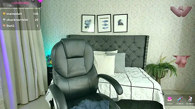 Snapshot of sussy__stone chatting on 12/23/24, 04:17 sussy stone online show from 12/23/24, 04:17