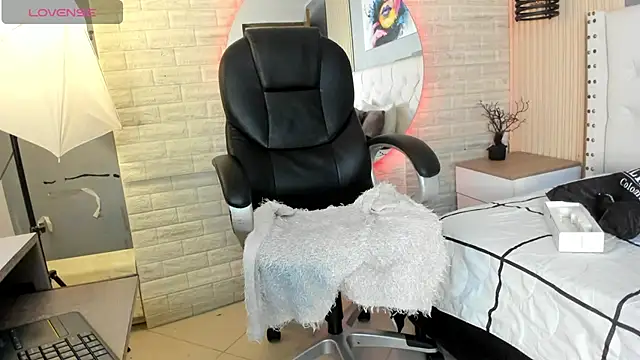 sussy  stone online show from 05/12/26, 12:11