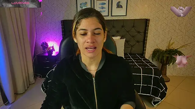 Snapshot of sussy__stone chatting on 12/02/24, 12:35 sussy stone online show from 12/02/24, 12:35