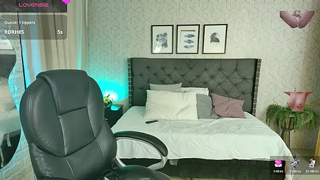 Snapshot of sussy__stone chatting on 12/06/24, 06:55 sussy stone online show from 12/06/24, 06:55