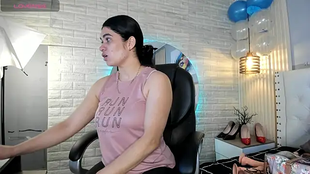 Snapshot of sussy__stone chatting on 06/17/26, 12:04 sussy stone online show from 06/17/26, 12:04
