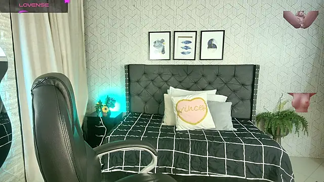 Snapshot of sussy__stone chatting on 12/30/24, 12:31 sussy stone online show from 12/30/24, 12:31