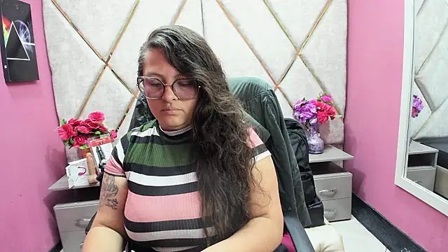 Snapshot of SaraThomso chatting on 01/13/26, 02:32 SaraThomso online show from 01/13/26, 02:32