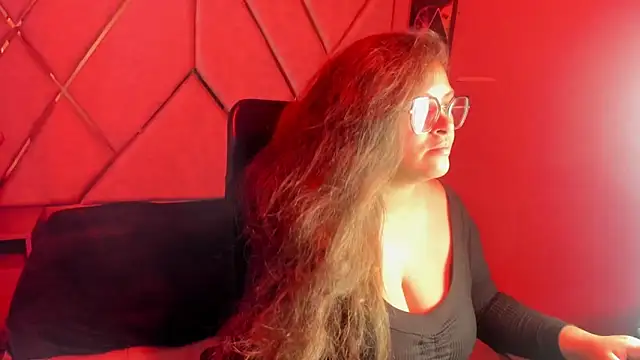 Snapshot of SaraThomso chatting on 11/21/25, 03:16 SaraThomso online show from 11/21/25, 03:16