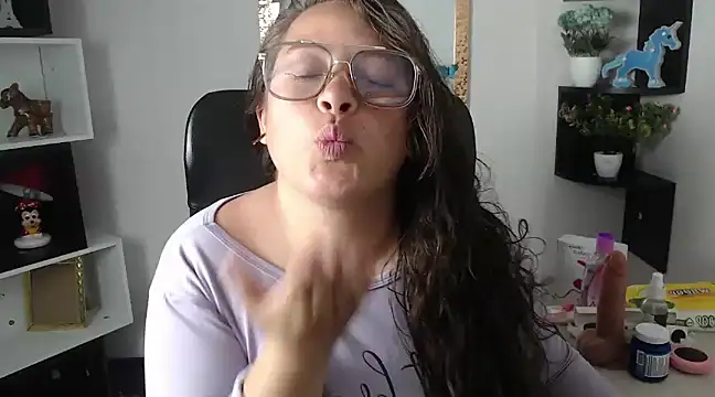 SaraThomso online show from 02/04/25, 03:00