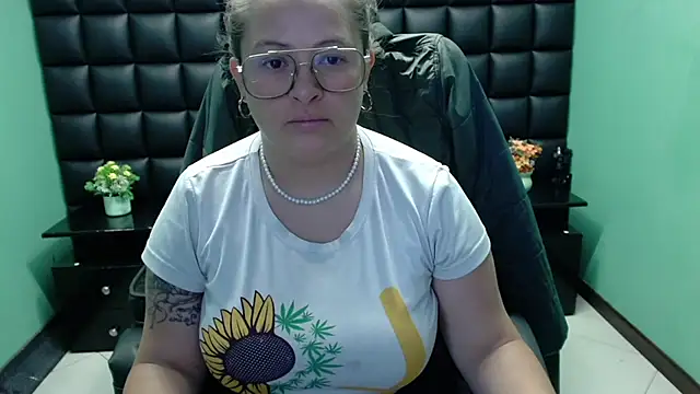 SaraThomso online show from 02/22/25, 03:01