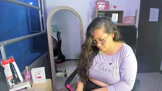 Snapshot of SaraThomso chatting on 11/13/25, 03:21 SaraThomso online show from 11/13/25, 03:21