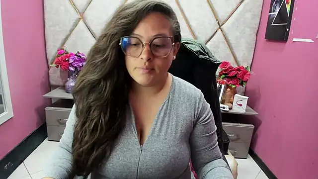 Snapshot of SaraThomso chatting on 01/14/26, 02:09 SaraThomso online show from 01/14/26, 02:09