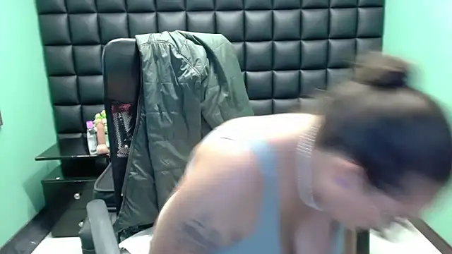 SaraThomso online show from 02/21/25, 06:07