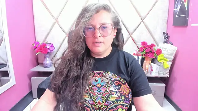 Snapshot of SaraThomso chatting on 11/29/25, 01:55 SaraThomso online show from 11/29/25, 01:55