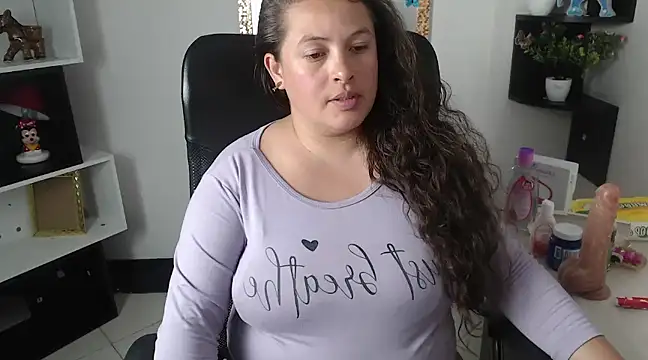 SaraThomso online show from 02/04/25, 09:07