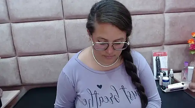 SaraThomso online show from 02/09/25, 09:05