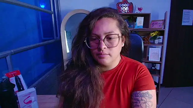 Snapshot of SaraThomso chatting on 11/19/25, 03:28 SaraThomso online show from 11/19/25, 03:28