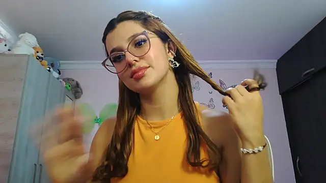 caroline jonson online show from 10/24/25, 03:33