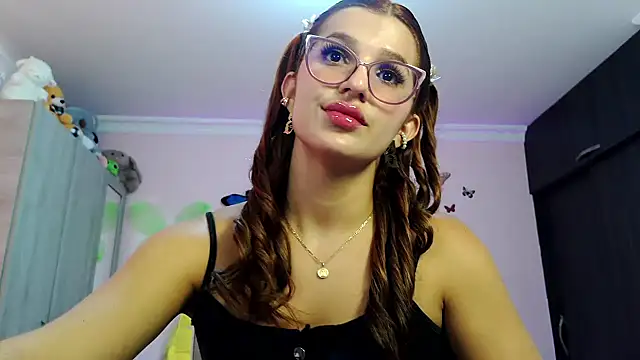 caroline jonson online show from 09/19/25, 02:43