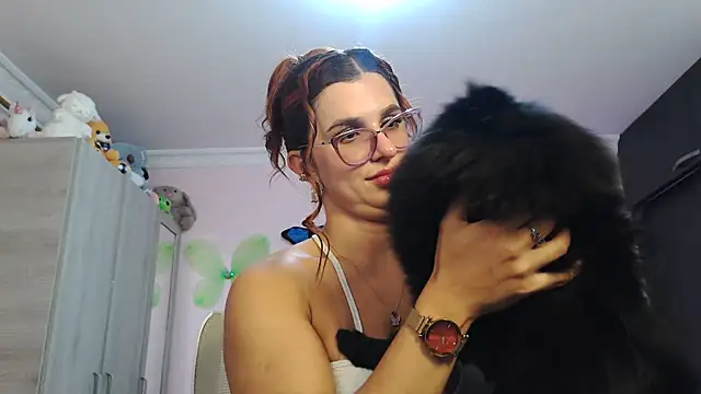 caroline jonson online show from 11/16/25, 09:19