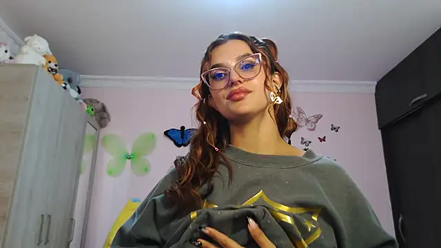 caroline jonson online show from 12/04/25, 08:19