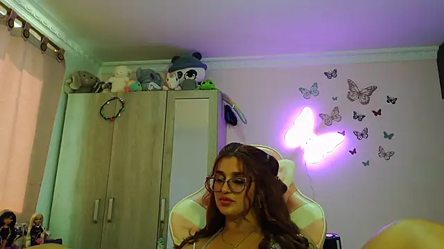 caroline jonson online show from 03/28/26, 03:13