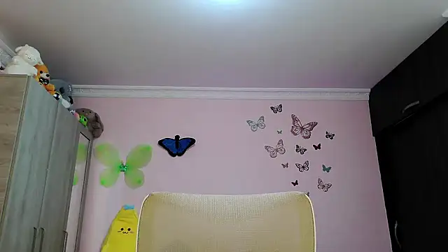 caroline jonson online show from 10/10/25, 04:41