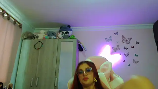 caroline jonson online show from 04/04/26, 03:29