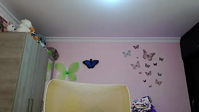 caroline jonson online show from 11/21/25, 09:25