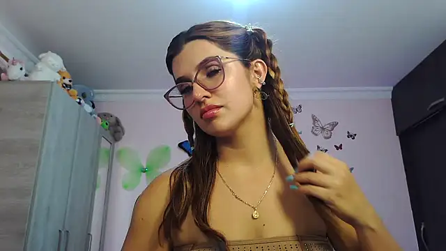 caroline jonson online show from 11/06/25, 08:57