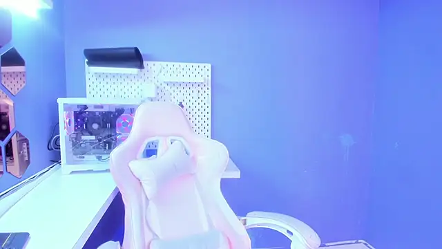 Danna 777  online show from 11/24/25, 05:24