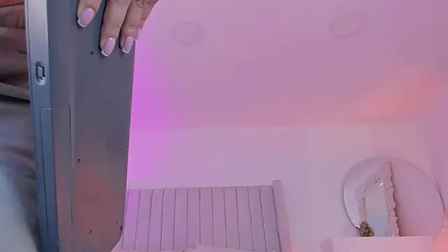 Snapshot of Shelynna_azzul chatting on 11/20/25, 08:09 Shelynna azzul online show from 11/20/25, 08:09