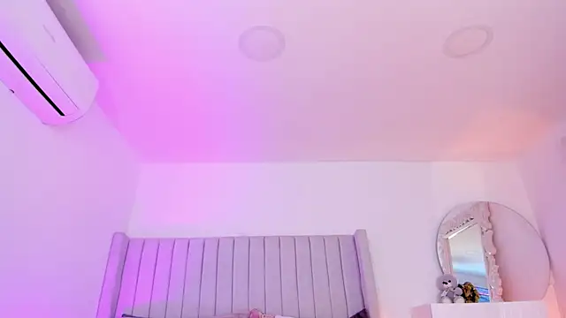 Shelynna azzul online show from 02/24/26, 08:21