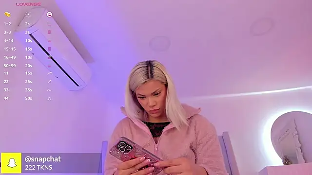 Snapshot of Shelynna_azzul chatting on 10/04/25, 08:21 Shelynna azzul online show from 10/04/25, 08:21