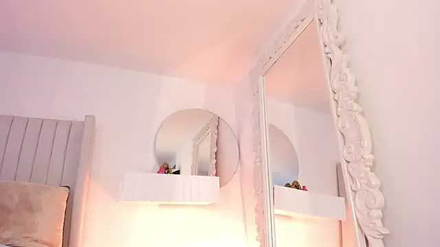 Shelynna azzul online show from 03/09/26, 07:50