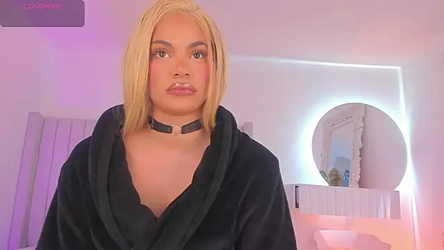 Snapshot of Shelynna_azzul chatting on 11/27/25, 08:09 Shelynna azzul online show from 11/27/25, 08:09