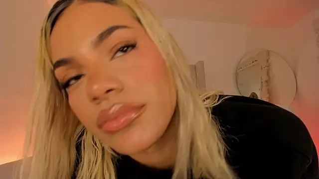 Shelynna azzul online show from 03/24/26, 07:58