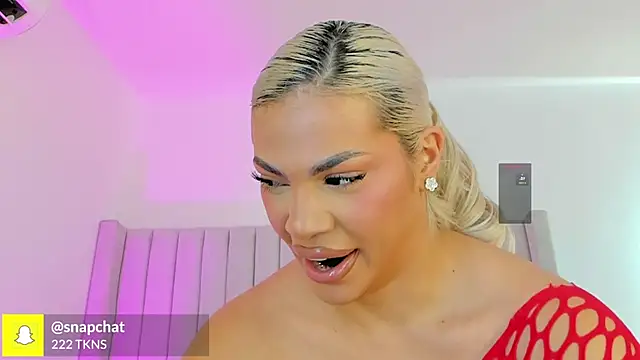 Snapshot of Shelynna_azzul chatting on 11/11/25, 08:14 Shelynna azzul online show from 11/11/25, 08:14