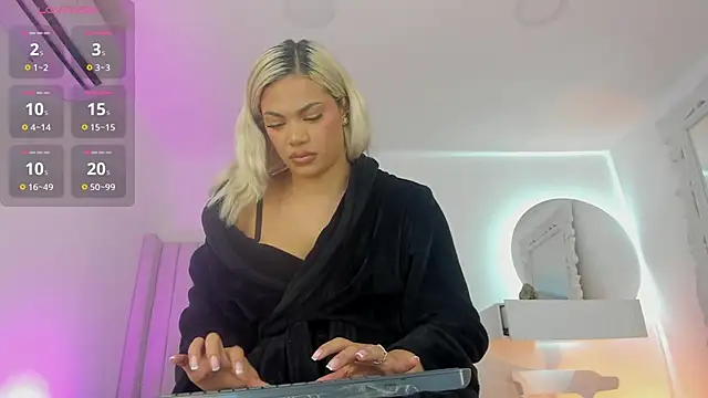 Snapshot of Shelynna_azzul chatting on 11/30/25, 07:47 Shelynna azzul online show from 11/30/25, 07:47