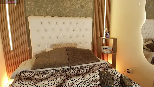 Tifanny Sweett online show from 03/25/26, 08:52