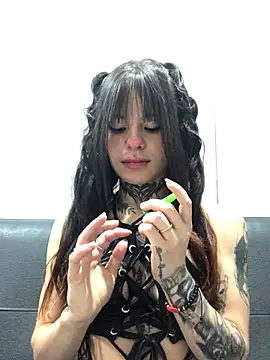 Tifanny Sweett online show from 10/31/25, 01:46