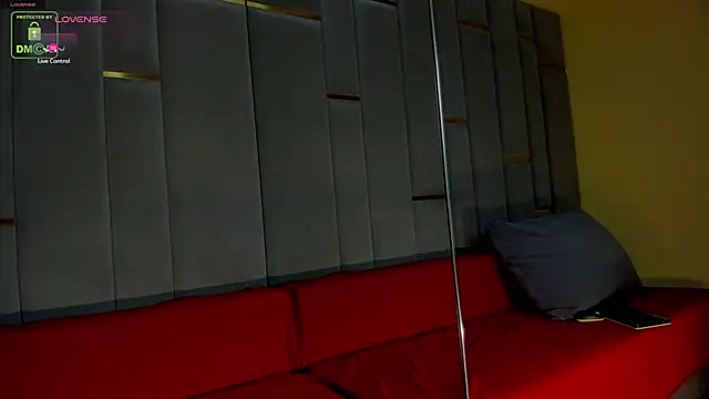 Snapshot of Whitney_Svonn chatting on 02/13/25, 04:39 Whitney Svonn online show from 02/13/25, 04:39