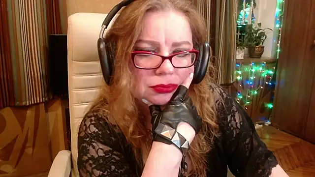 Snapshot of Miss_Tress chatting on 11/19/25, 10:32 Miss Tress online show from 11/19/25, 10:32