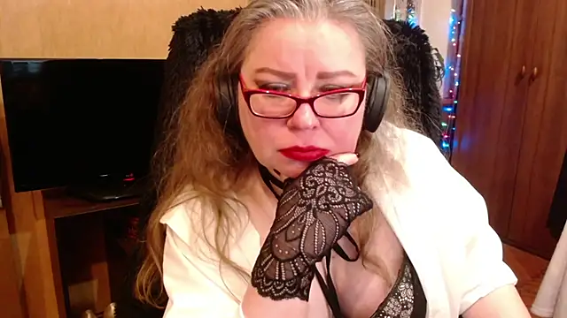 Snapshot of Miss_Tress chatting on 02/02/25, 11:32 Miss Tress online show from 02/02/25, 11:32