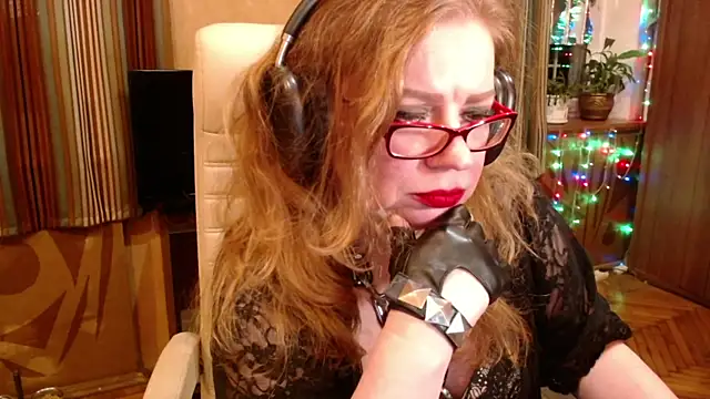 Snapshot of Miss_Tress chatting on 11/23/25, 09:58 Miss Tress online show from 11/23/25, 09:58