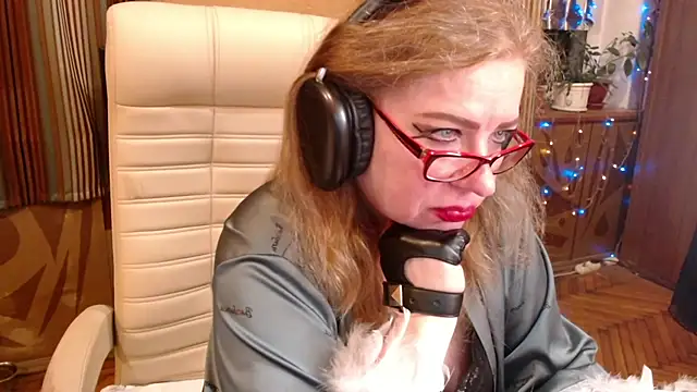Snapshot of Miss_Tress chatting on 07/16/26, 08:50 Miss Tress online show from 07/16/26, 08:50